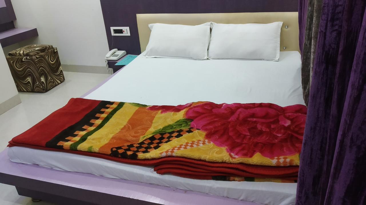 Hotel Nikunj Ashta  Ngoại thất bức ảnh
