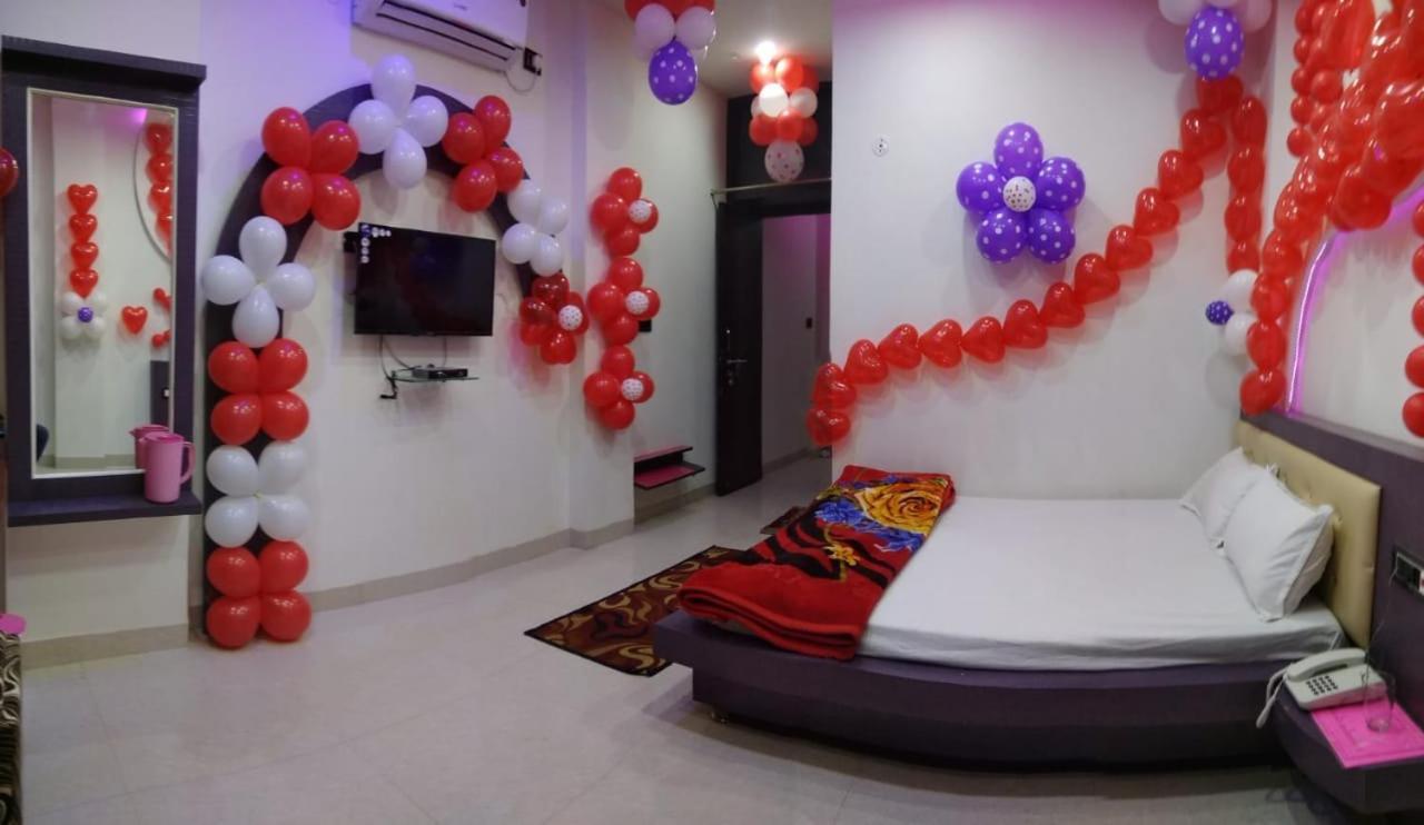 Hotel Nikunj Ashta  Ngoại thất bức ảnh