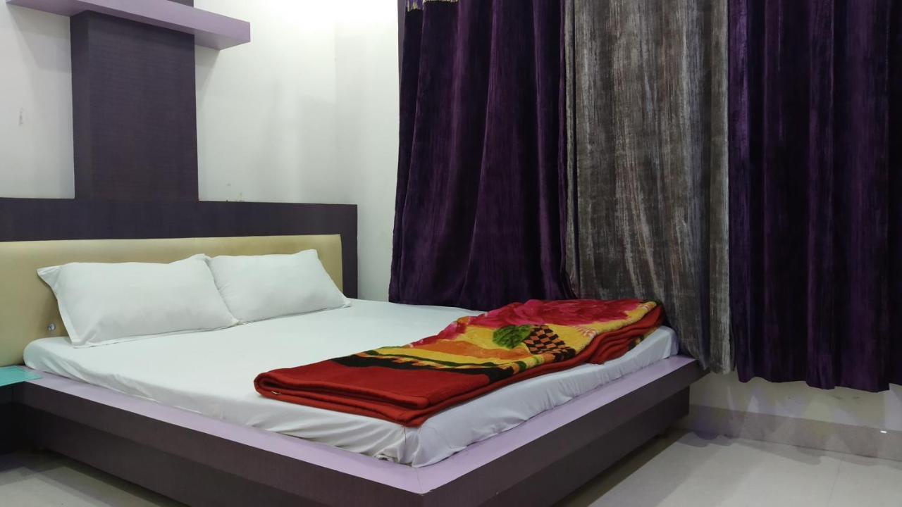 Hotel Nikunj Ashta  Ngoại thất bức ảnh